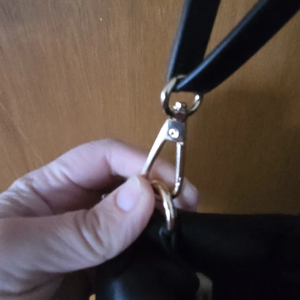 Chic Black Padded Crossbody Bag - Picture 4 of 8